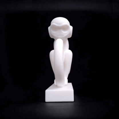 Escultura Mono Minimalista sobre Pedestal - Imagen 4