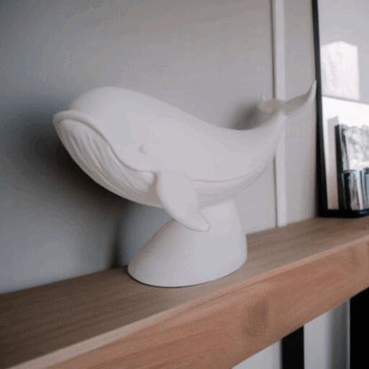 Escultura de Ballena Realista con Base - Imagen 8