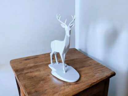 BambiGrace – Escultura de Ciervo Joven Minimalista