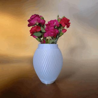 Versa – Florero Esculpido con Lamas Profundas